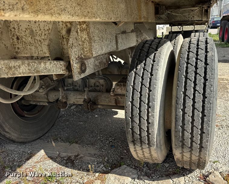 image for item EF2227 1994 Hilbilt end dump trailer