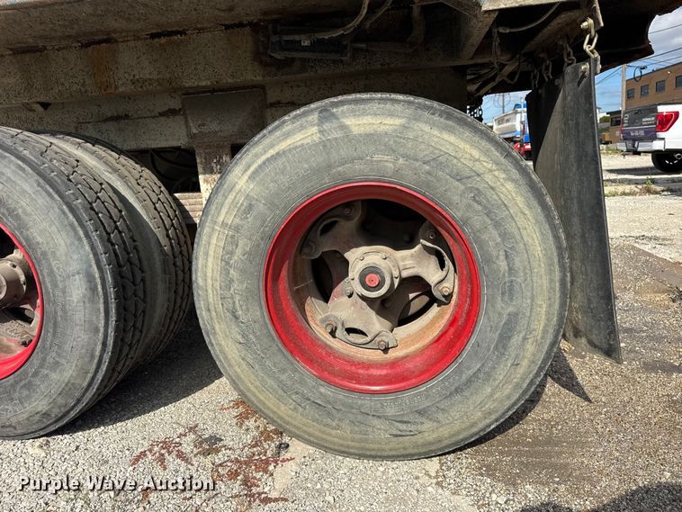 image for item EF2227 1994 Hilbilt end dump trailer