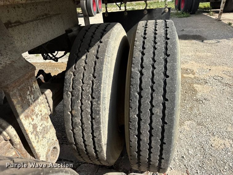 image for item EF2227 1994 Hilbilt end dump trailer