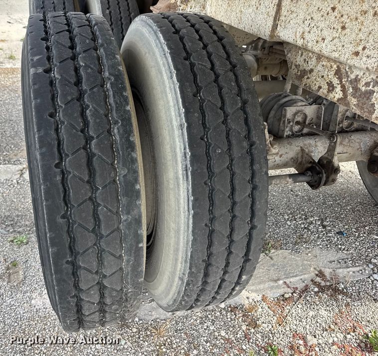 image for item EF2227 1994 Hilbilt end dump trailer