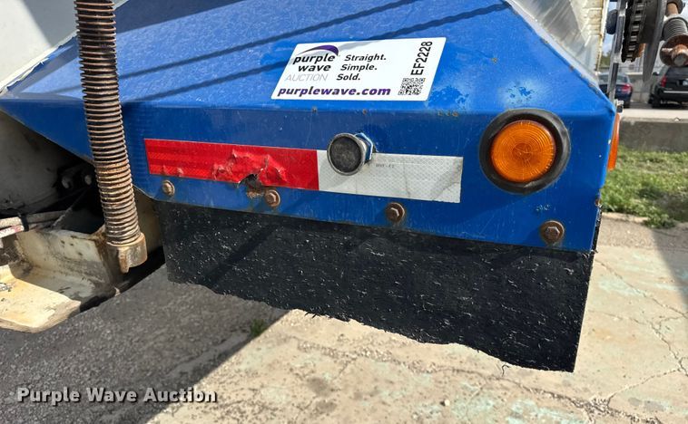 image for item EF2228 1993 Hillbilt end dump trailer