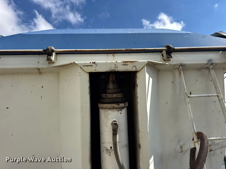 image for item EF2228 1993 Hillbilt end dump trailer