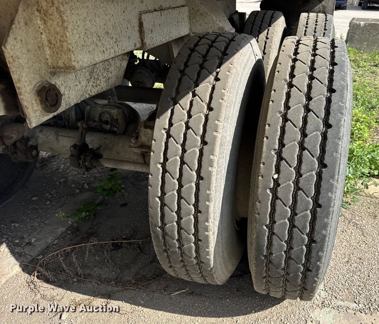 image for item EF2228 1993 Hillbilt end dump trailer