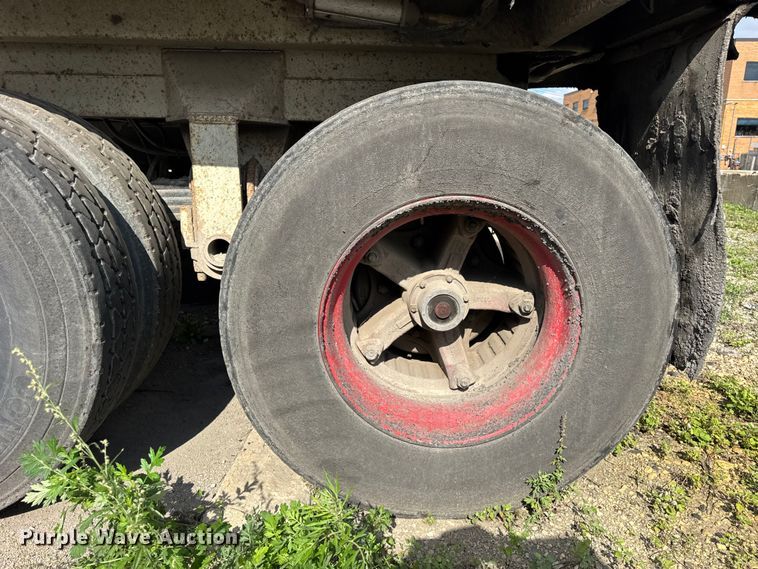 image for item EF2228 1993 Hillbilt end dump trailer