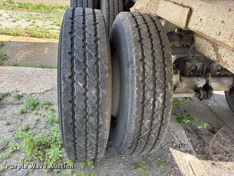 image for item EF2228 1993 Hillbilt end dump trailer