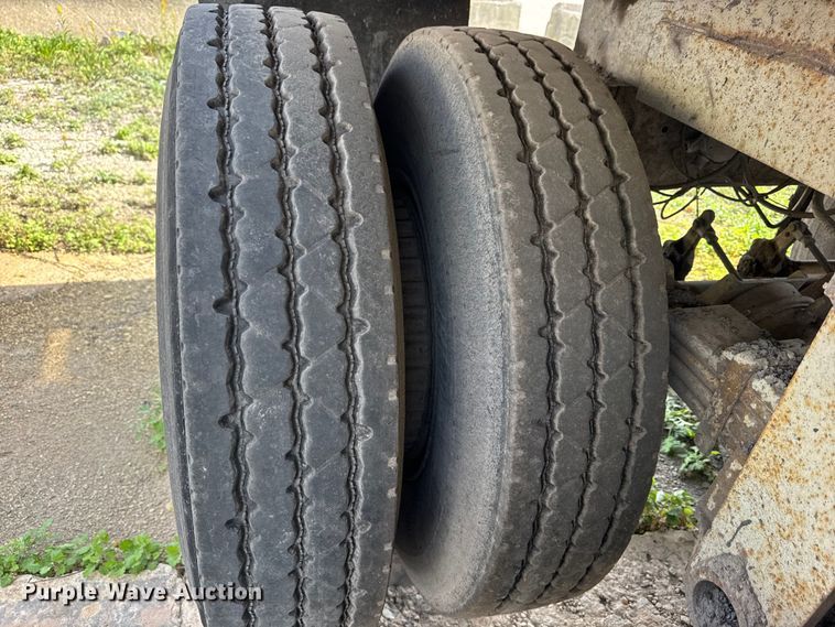 image for item EF2228 1993 Hillbilt end dump trailer