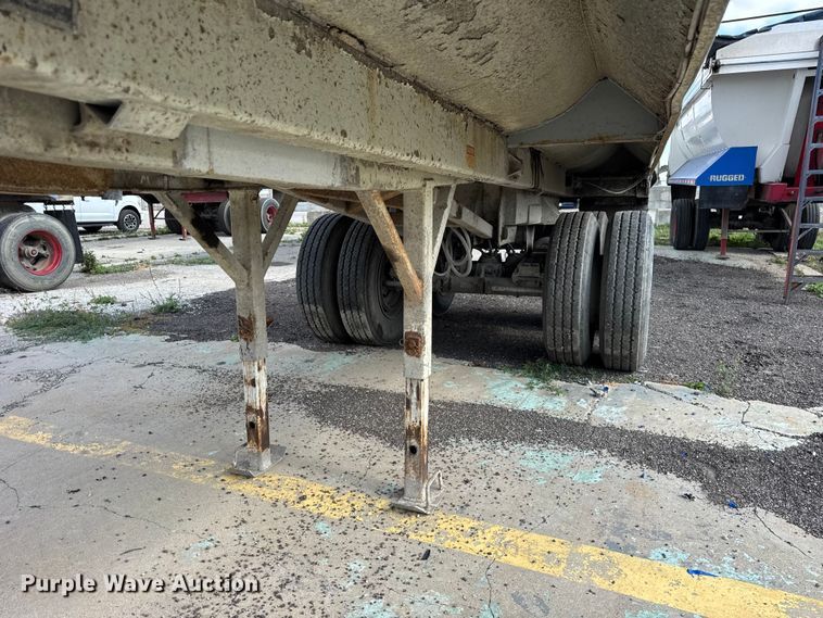 image for item EF2229 1993 Hilbilt end dump trailer