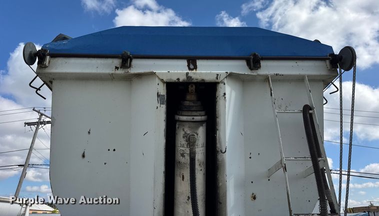 image for item EF2229 1993 Hilbilt end dump trailer