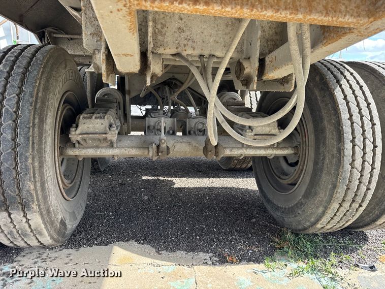 image for item EF2229 1993 Hilbilt end dump trailer