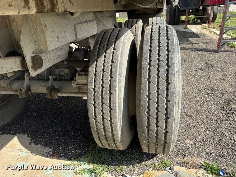 image for item EF2229 1993 Hilbilt end dump trailer