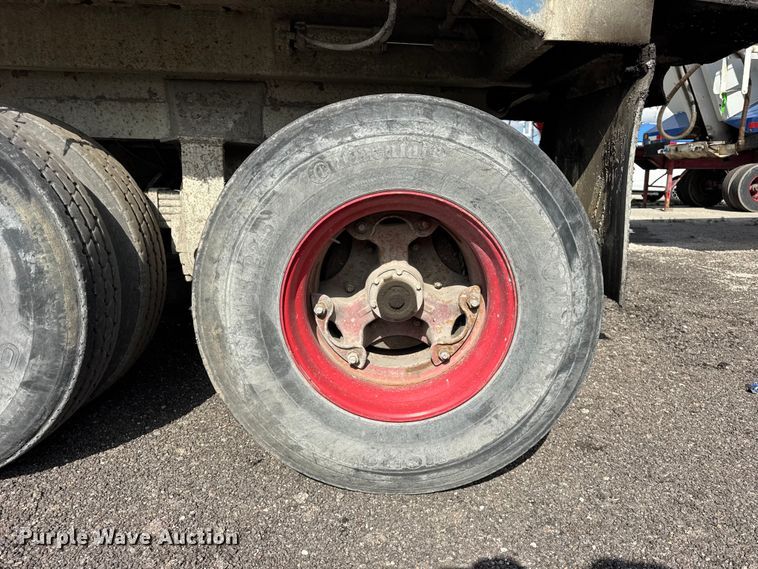 image for item EF2229 1993 Hilbilt end dump trailer