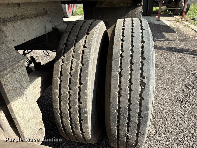 image for item EF2229 1993 Hilbilt end dump trailer