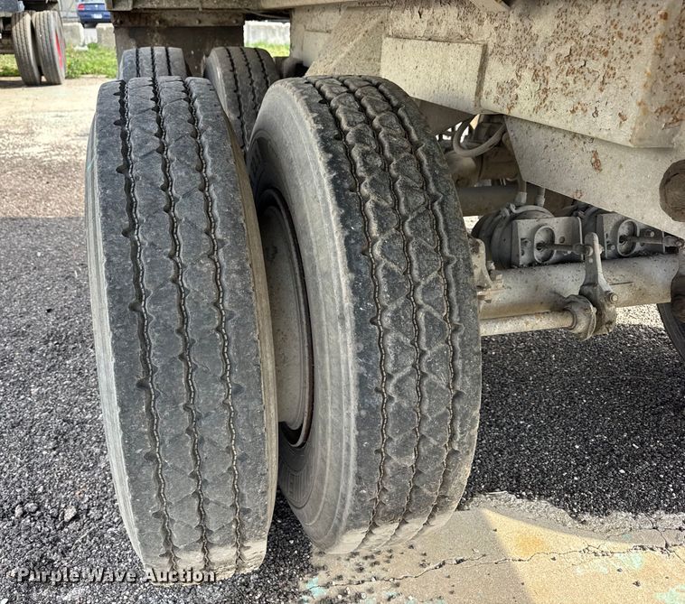 image for item EF2229 1993 Hilbilt end dump trailer