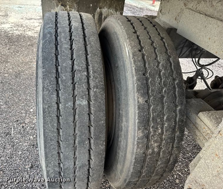 image for item EF2229 1993 Hilbilt end dump trailer