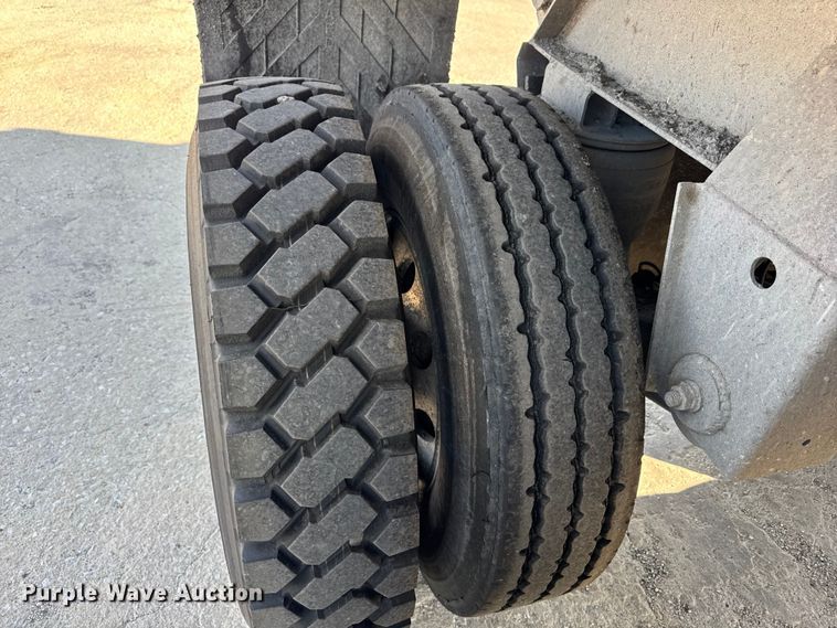 image for item EF2234 2013 Coras Predator end dump trailer