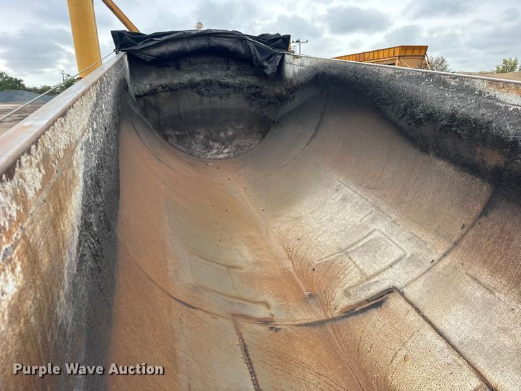 image for item EF2241 2013 Coras Predator end dump trailer