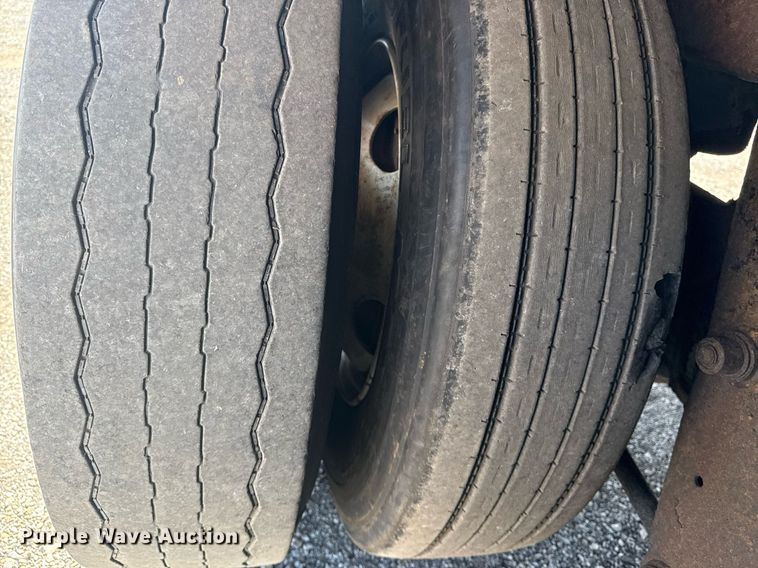 image for item EG6011 2004 Great Dane 7411TP-SA dry van trailer