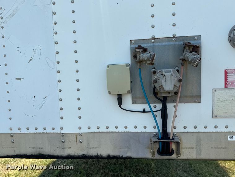 image for item EG6098 2010 Wabash dry van trailer