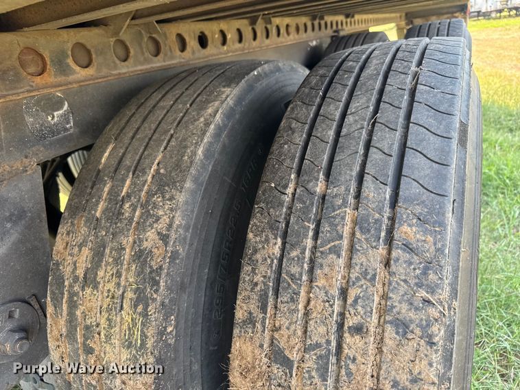 image for item EG6098 2010 Wabash dry van trailer