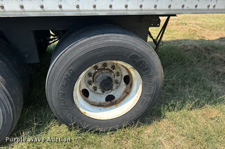 image for item EG6098 2010 Wabash dry van trailer