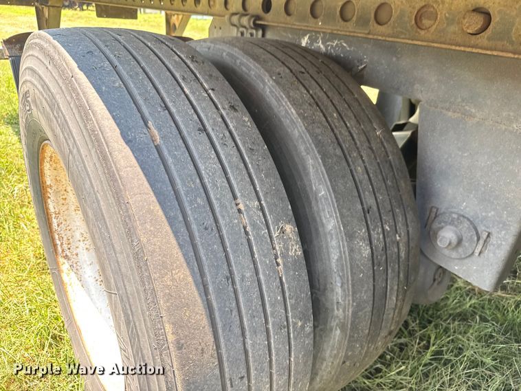 image for item EG6098 2010 Wabash dry van trailer