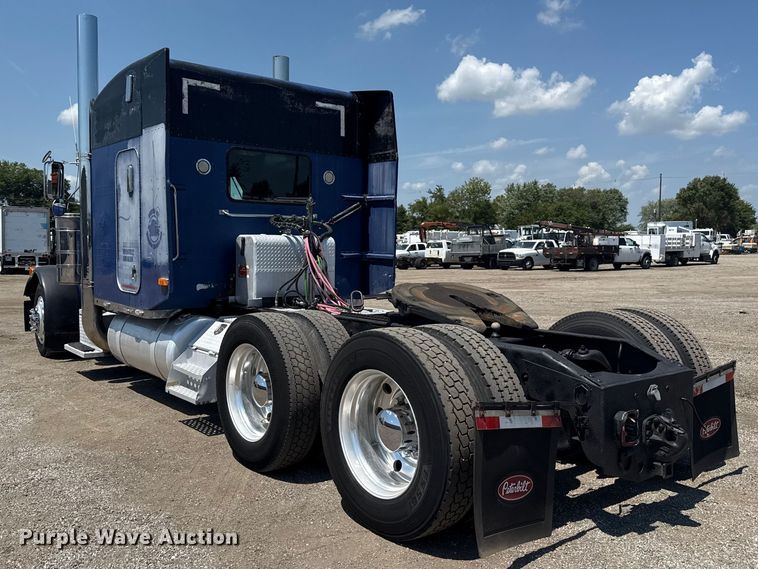 image for item EG6151 1999 Peterbilt 379 semi truck
