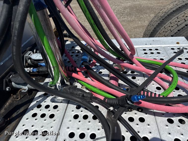 image for item EG6151 1999 Peterbilt 379 semi truck