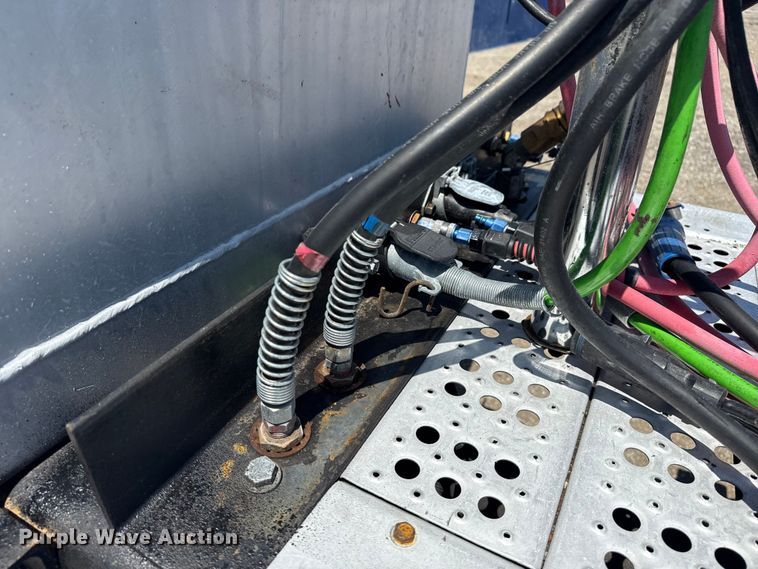 image for item EG6151 1999 Peterbilt 379 semi truck