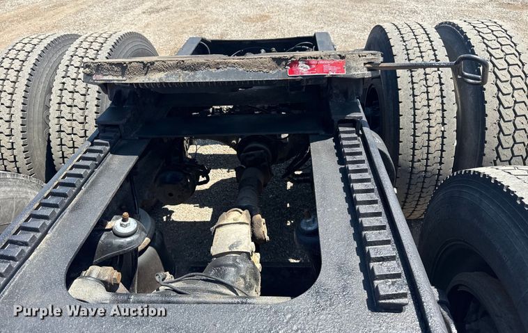 image for item EG6151 1999 Peterbilt 379 semi truck