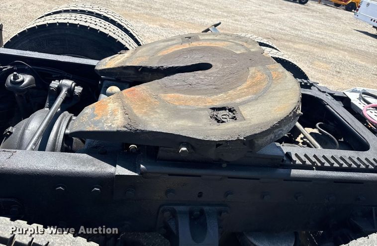 image for item EG6151 1999 Peterbilt 379 semi truck