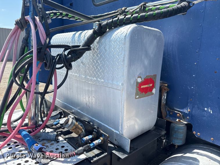 image for item EG6151 1999 Peterbilt 379 semi truck