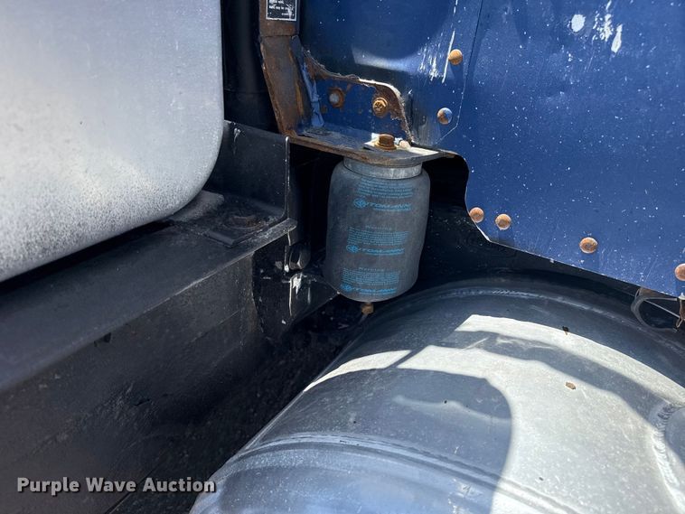 image for item EG6151 1999 Peterbilt 379 semi truck