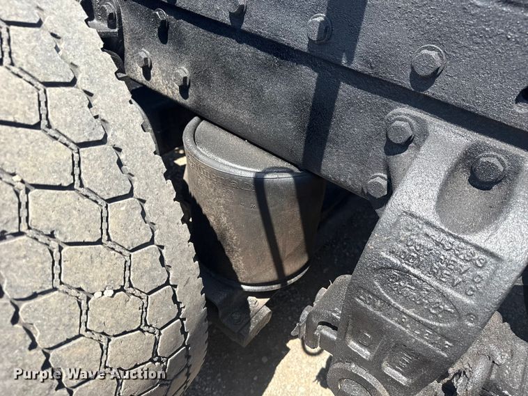 image for item EG6151 1999 Peterbilt 379 semi truck