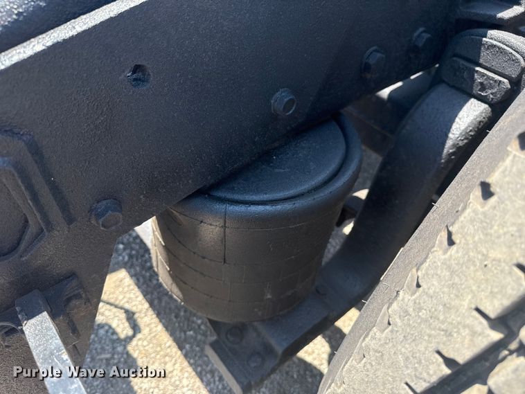 image for item EG6151 1999 Peterbilt 379 semi truck