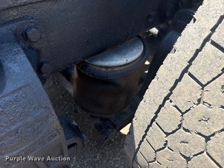 image for item EG6151 1999 Peterbilt 379 semi truck