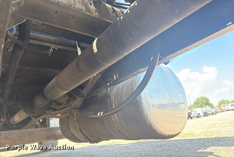 image for item EG6151 1999 Peterbilt 379 semi truck