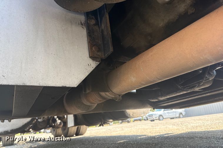 image for item EG6151 1999 Peterbilt 379 semi truck