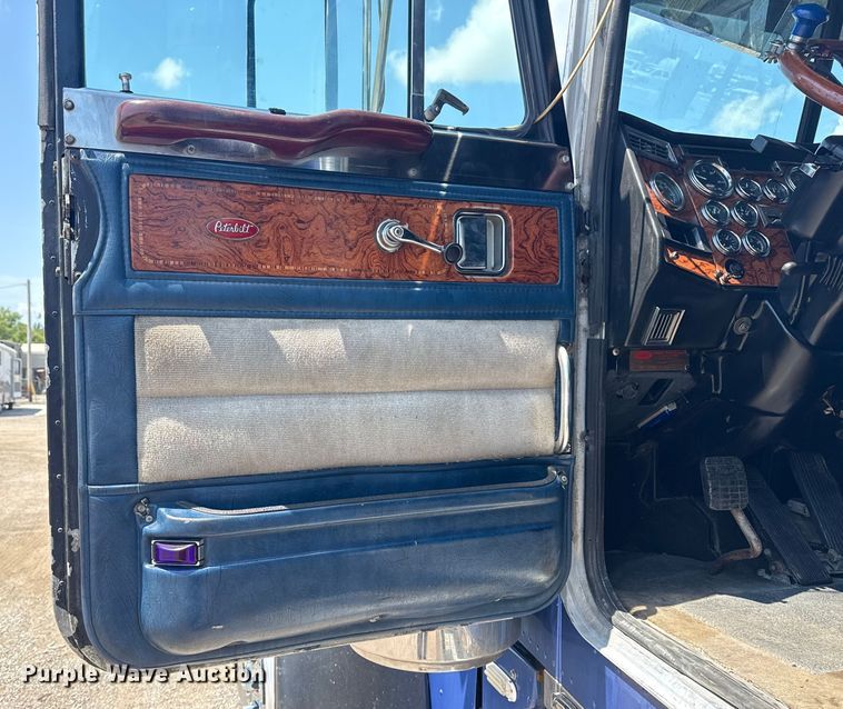image for item EG6151 1999 Peterbilt 379 semi truck