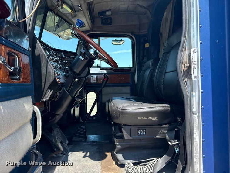 image for item EG6151 1999 Peterbilt 379 semi truck