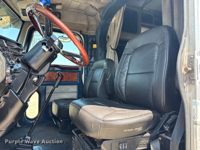 image for item EG6151 1999 Peterbilt 379 semi truck