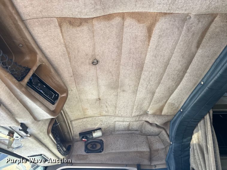 image for item EG6151 1999 Peterbilt 379 semi truck