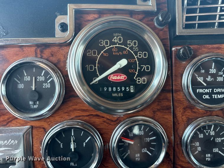 image for item EG6151 1999 Peterbilt 379 semi truck