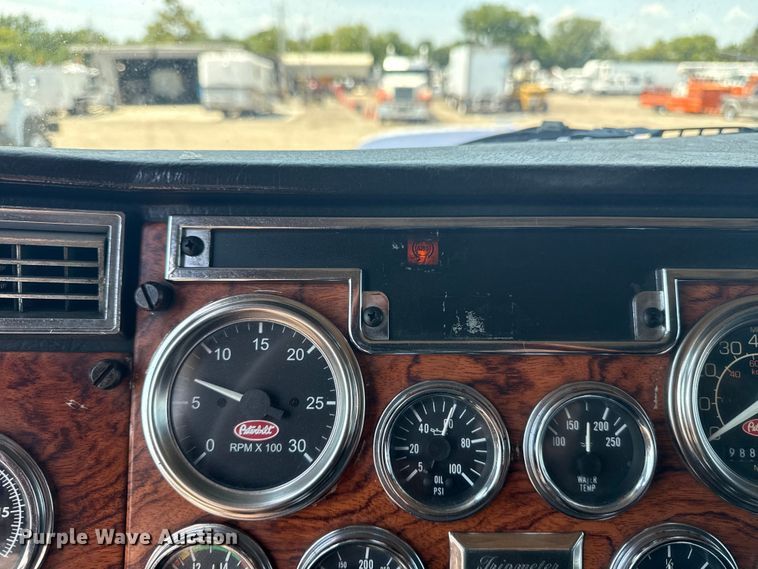 image for item EG6151 1999 Peterbilt 379 semi truck