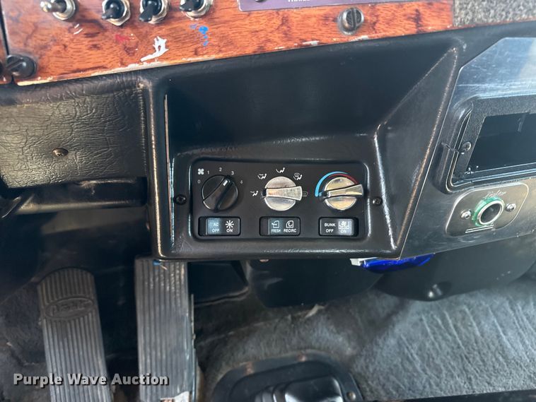 image for item EG6151 1999 Peterbilt 379 semi truck