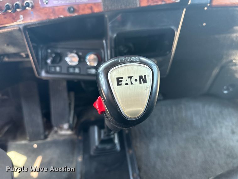 image for item EG6151 1999 Peterbilt 379 semi truck