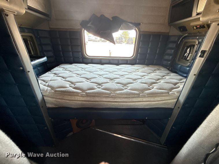 image for item EG6151 1999 Peterbilt 379 semi truck