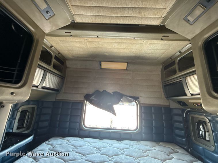 image for item EG6151 1999 Peterbilt 379 semi truck