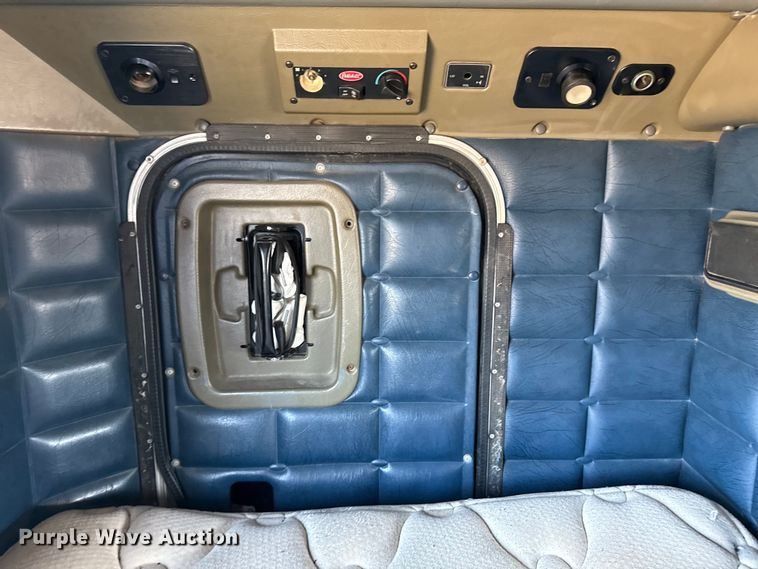 image for item EG6151 1999 Peterbilt 379 semi truck