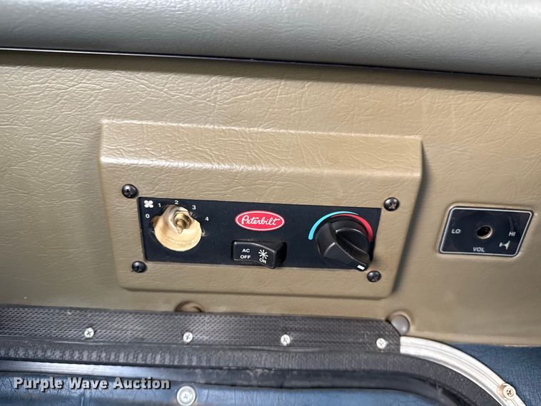 image for item EG6151 1999 Peterbilt 379 semi truck