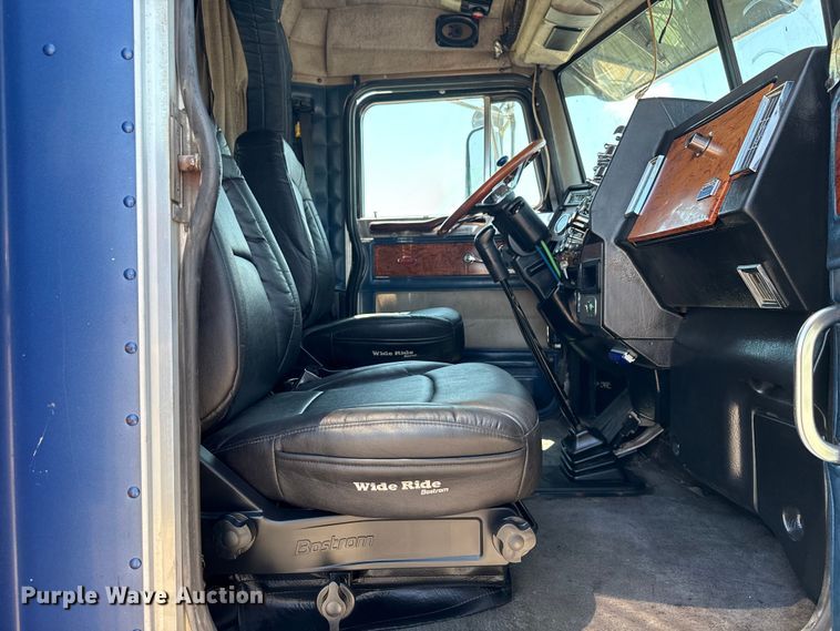 image for item EG6151 1999 Peterbilt 379 semi truck